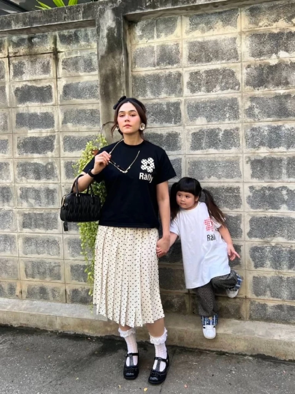 ดาราสาวน้อยตัวแม่ เริ่มจัดเต็มงานเดี่ยว แม่ชมอยู่เบื้องหลัง