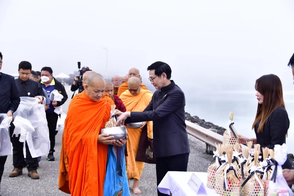 รมว.อรรถพล นำทีม ผนึก กฟผ.และชาวอุตรดิตถ์ จัดกิจกรรมน้อมถวายความอาลัย พระพันปีหลวง