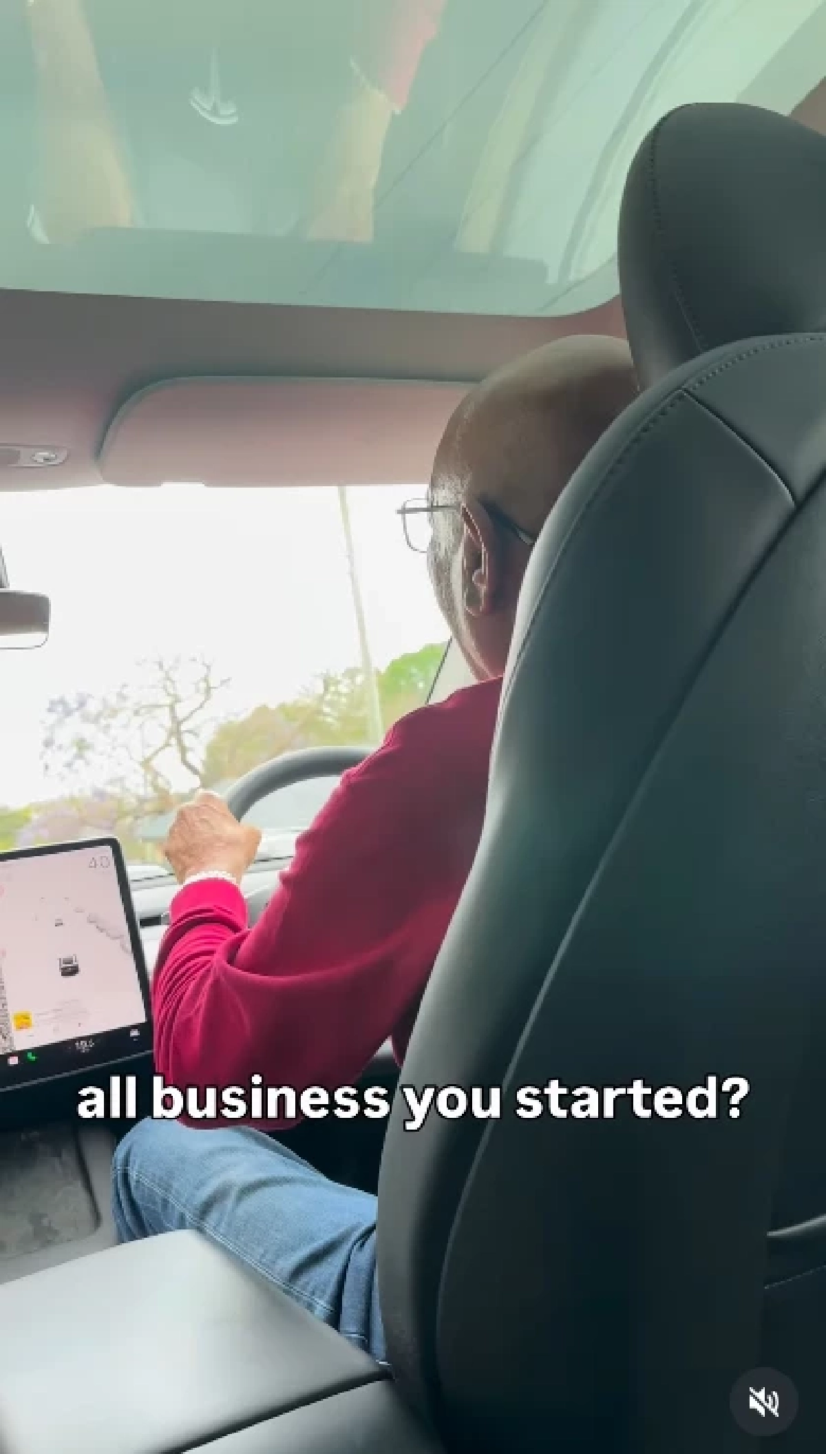 หนุ่มเจอลุงคนขับวัย 86 เซอร์ไพรส์จัด หลังรู้ว่าตัวจริงไม่ธรรมดา