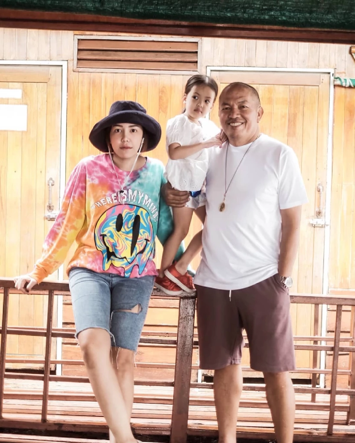 โซเชียลฮือฮา เด็กหญิงชุดไทยสุดละมุน ทำแฟนๆ แห่ถามนี่ลูกใครกัน?