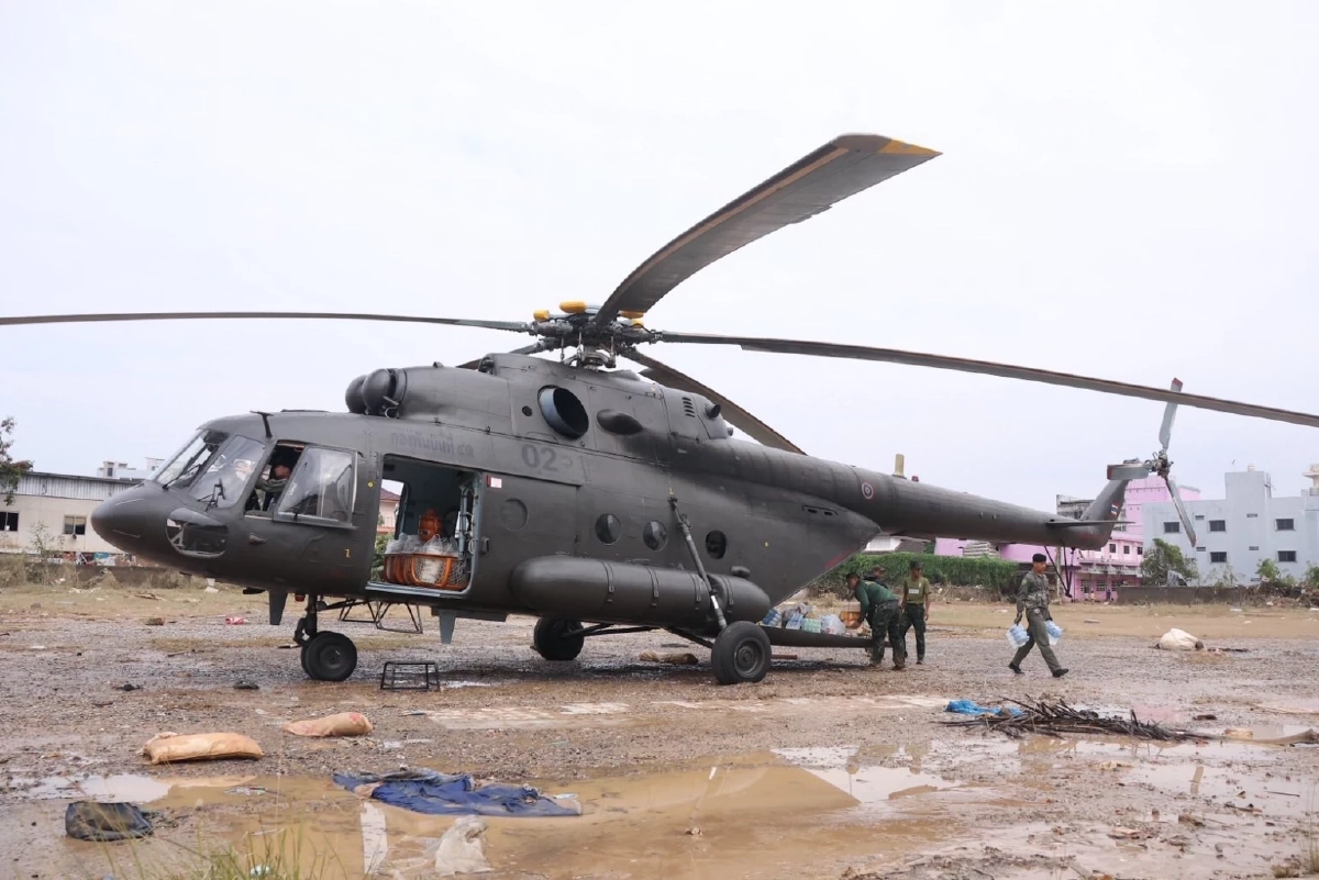 เฮลิคอปเตอร์ MI-17 เปิด สะพานอากาศ ลำเลียงอาหาร น้ำดื่ม เวชภัณฑ์