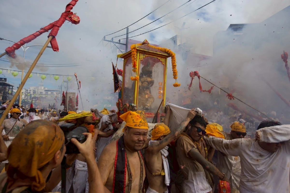ซีพีแรม พร้อมเสิร์ฟ 50 เมนูเจ สืบสานศรัทธา 200 ปี ประเพณีถือศีลกินผัก จ.ภูเก็ต