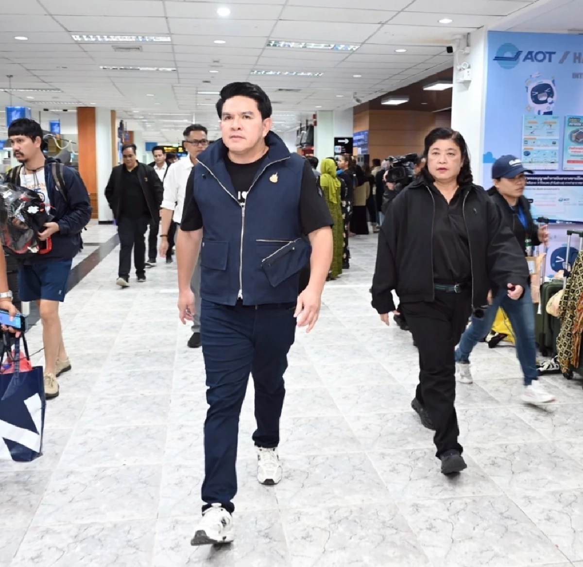 \"สุรศักดิ์\"นำคณะผู้บริหาร อว. ลงพื้นที่หาดใหญ่ ให้ความช่วยเหลือผู้ประสบอุทกภัย