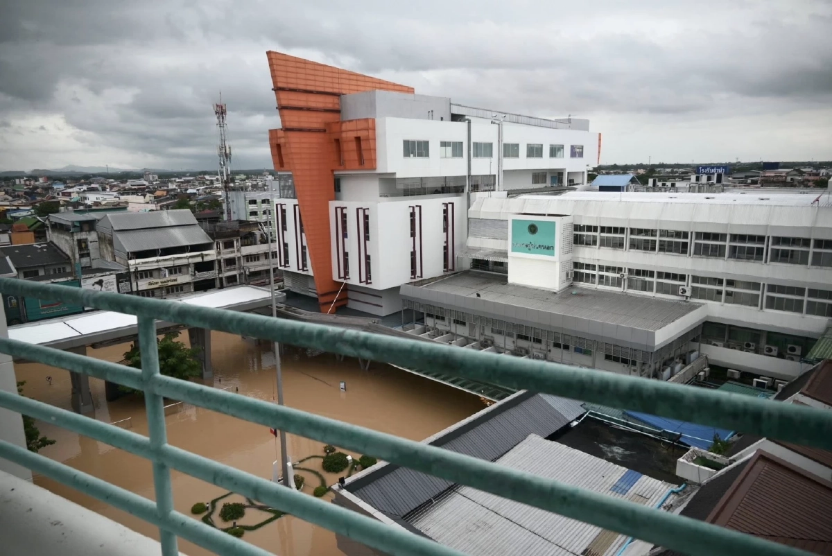 โรงพยาบาลหาดใหญ่เปิดใจกลางวิกฤต! น้ำท่วมสูงกว่า 3 เมตรนาน 5 วัน