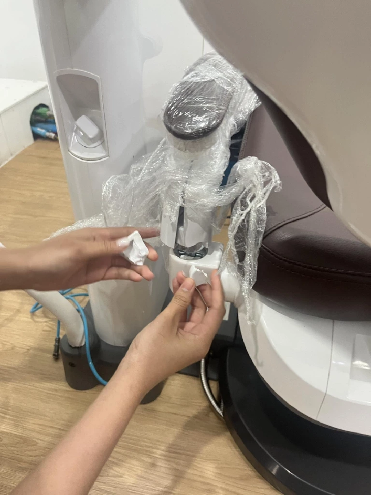 ดราม่าคลินิกทำฟัน เรียกเงิน 2 พัน หลังเก้าอี้หัก คนไข้ควรจ่ายไหม