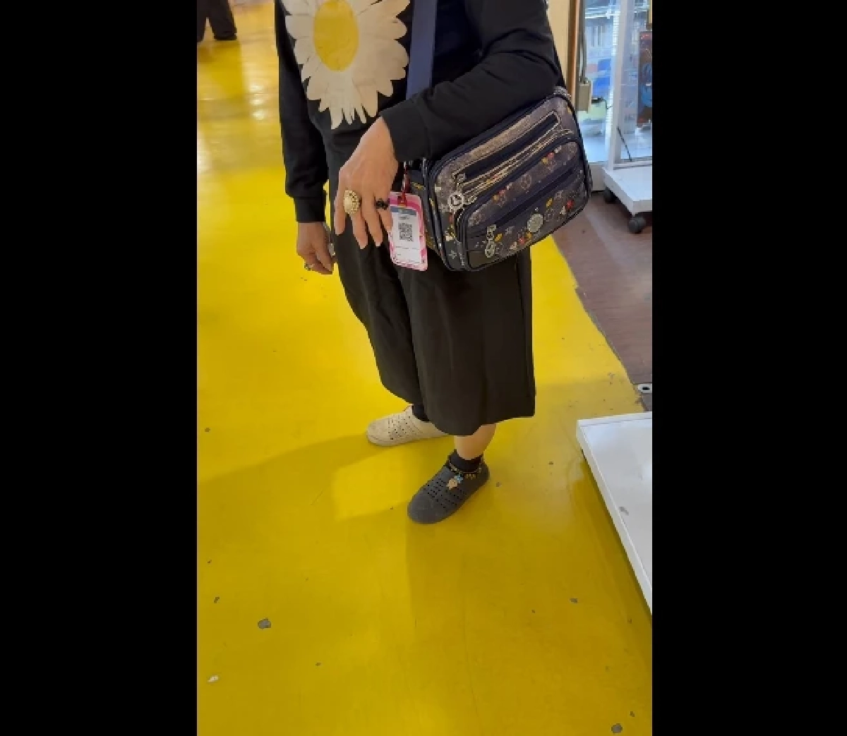 อาชีพลูกค้าสาว ปะทะฝีปากแม่ค้า จนเถียงไม่ทัน ถึงว่า ด่าไฟแล่บ