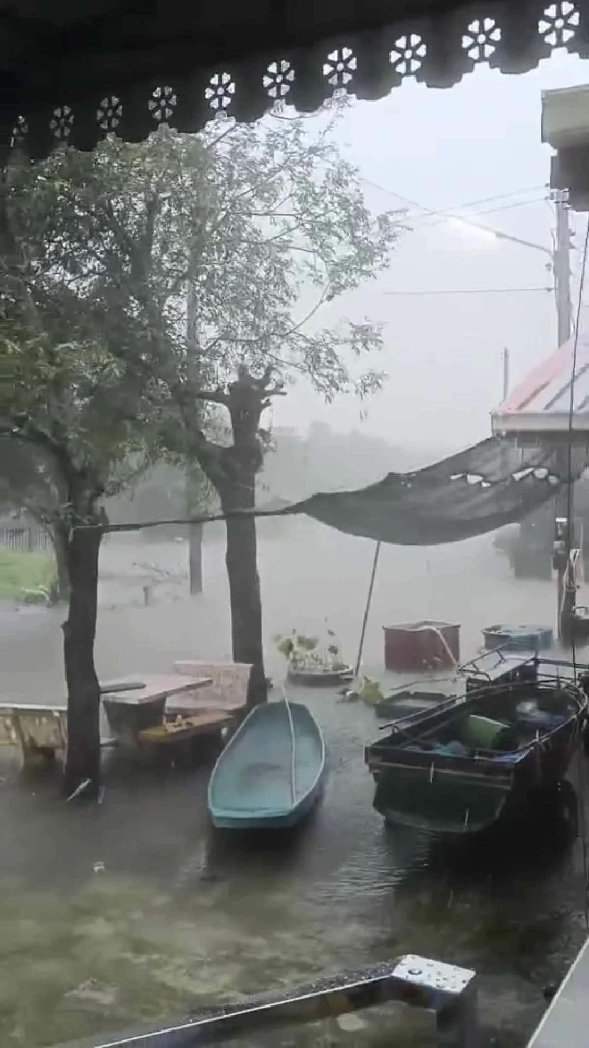 สงขลาอ่วม! ถนนถูกตัดขาด “หนูเล็ก ก่าก๊า” แจ้งลูกค้าขนส่งล่าช้า