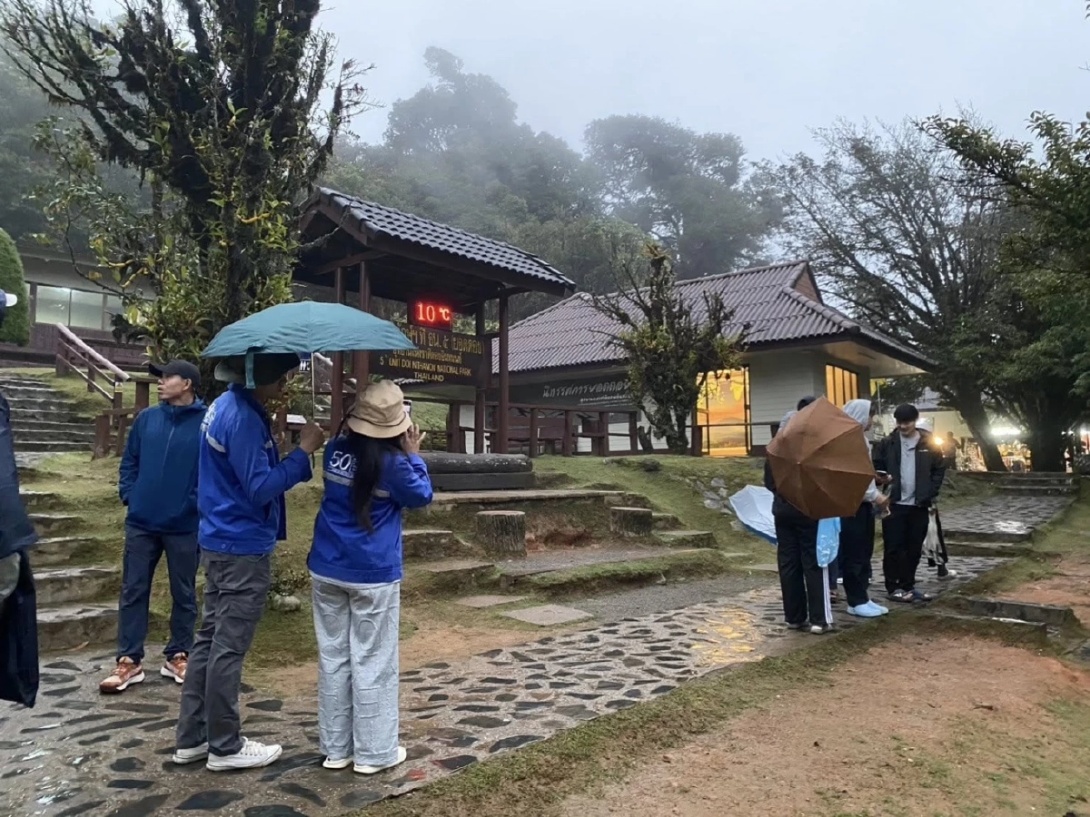 หมอกกลืนยอดดอย! อินทนนท์หนาวจัด 10°C แต่ PM2.5 เป็นศูนย์