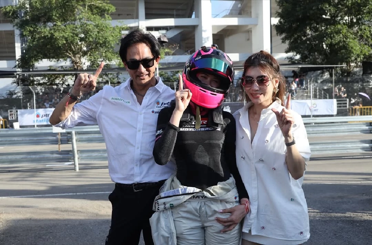 พ่อพีทปลื้มสุด! ลูกๆผงาดคว้าแชมป์คู่ ปิดฤดูกาลแข่งรถปี 68