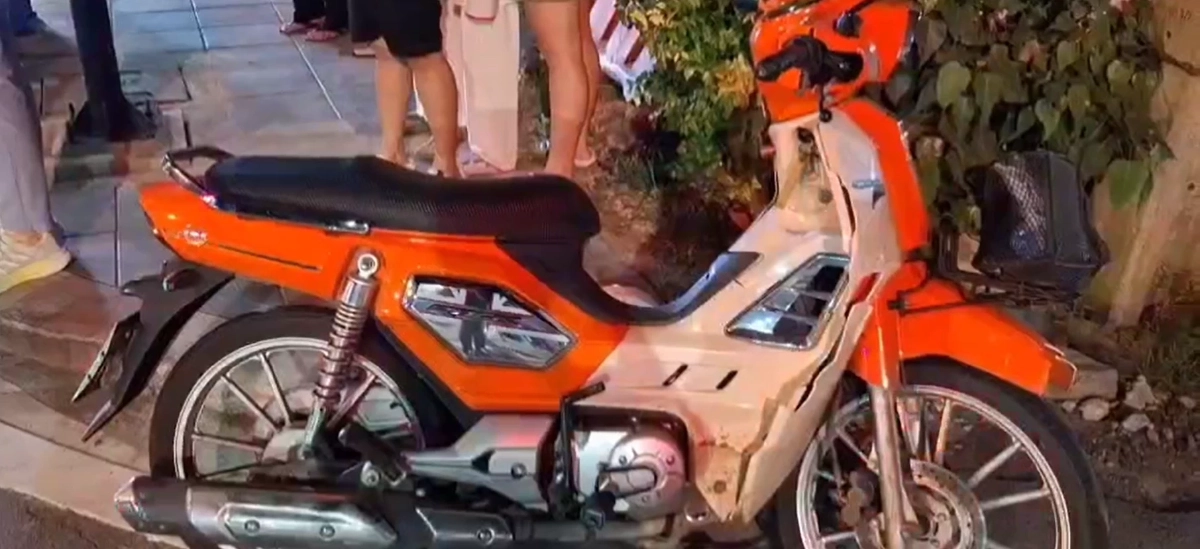 เปิดนาที หนุ่มใหญ่ขี่ จยย. พุ่งชนรถ 6 ล้อ ดับสลด ญาติเชื่อ ของดำเข้าตัว