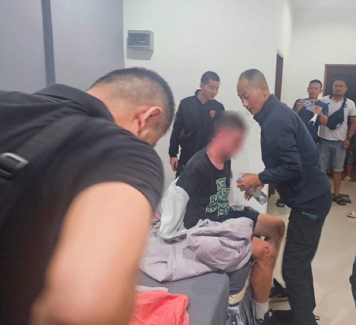 เกมแล้ว ฝรั่งแปะ QR Code ทั่วภูเก็ต ตร.ตามจับรวดเร็วทันใจ