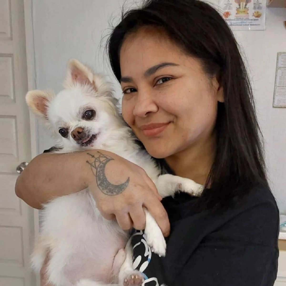 หัวใจงาม! ตั๊ก ศิริพร มอบ 1 หมื่นบาทจากขายเสื้อผ้าช่วยสัตว์จร