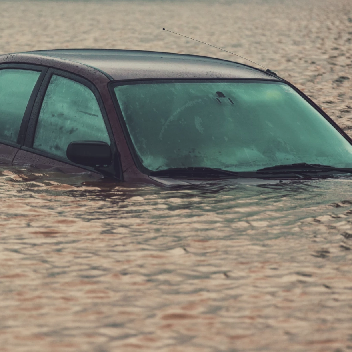 น้ำท่วมรถเคลมได้ไหม? เปิดเงื่อนไขประกันแต่ละชั้นที่ต้องรู้