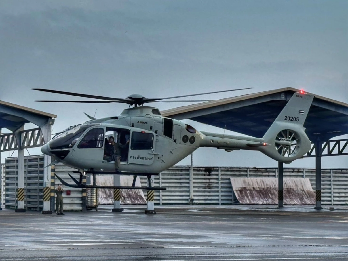 ฮ. H135 ทอ. เร่งเครื่องลุยเช้า ส่งถุงยังชีพ 100 ชุด ช่วยชาวใต้