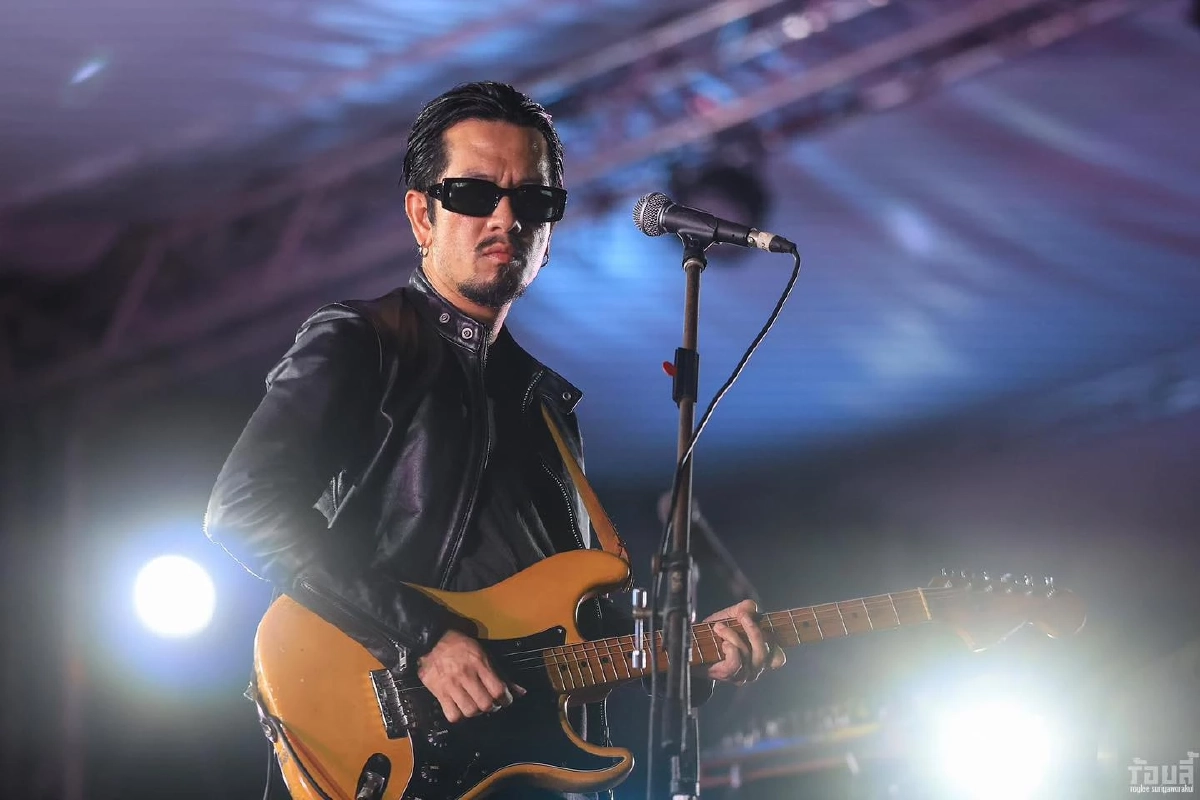 นักร้องดัง วง 25 Hours รับปริญญา ด้านดนตรีสากล แฟน ๆ แห่ยินดี