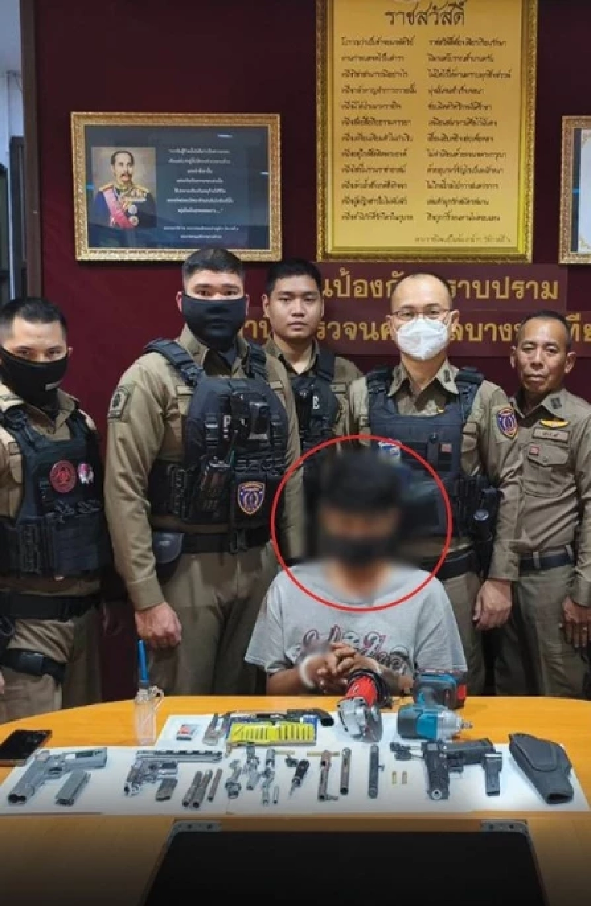 รวบหนุ่มครอบครองปืนไทยประดิษฐ์ พร้อมอุปกรณ์ประกอบปืนเอง