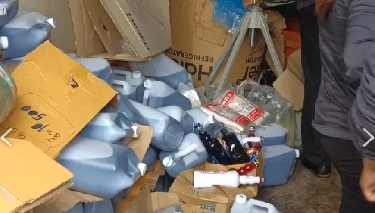 บุกทลายโรงงานน้ำกระท่อมผสมสารต้องห้าม ยึดทรัพย์กว่า 320 ล้านบาท