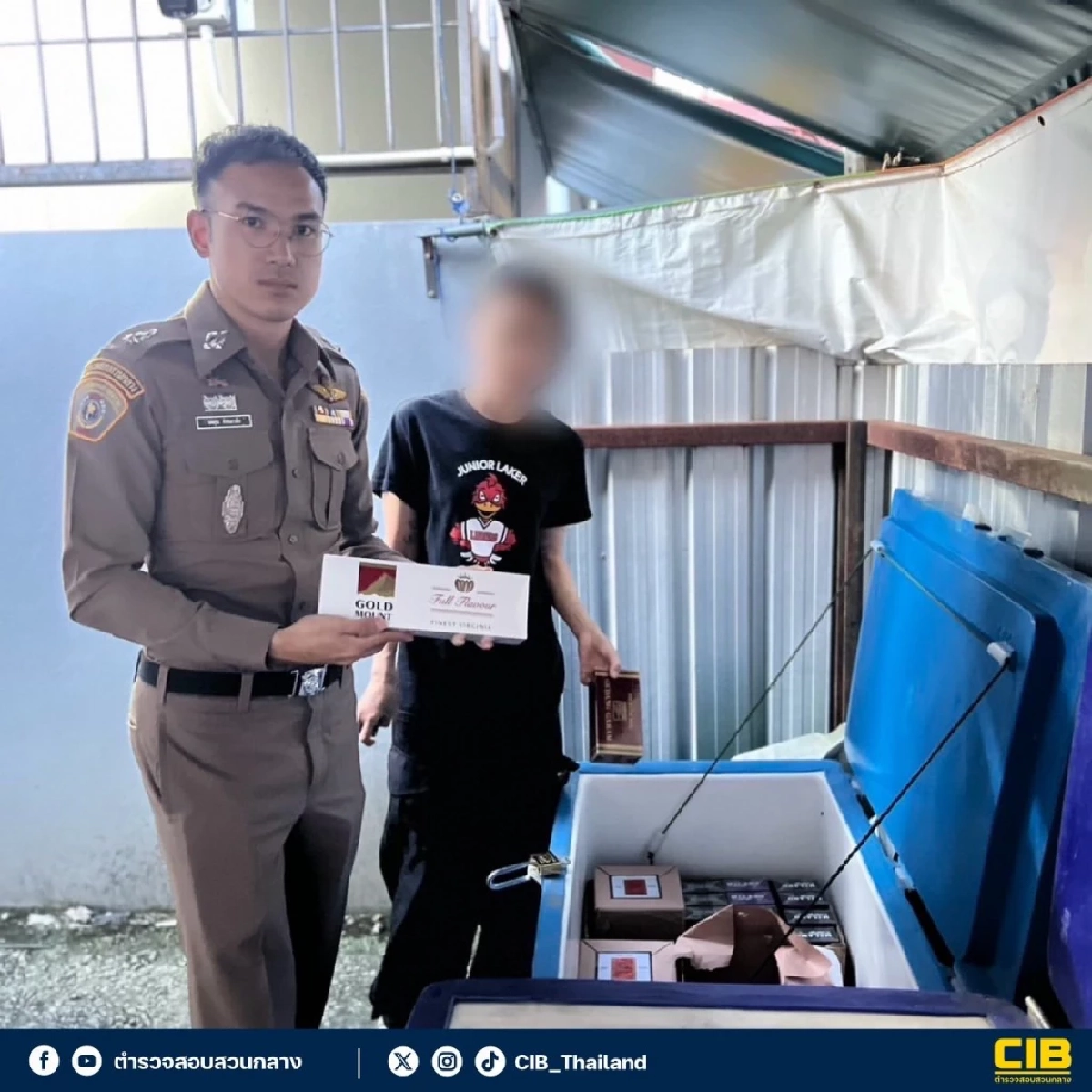 ลักลอบจำหน่ายบุหรี่เถื่อน แอบซุกซ่อนอยู่ตามถังน้ำแข็ง!