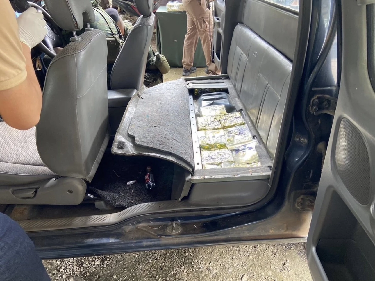 ฉก.ลาดหญ้า–กกล.สุรสีห์ จับรถกระบะซุกไอซ์ 94 กก. มูลค่ากว่า 11 ล้าน