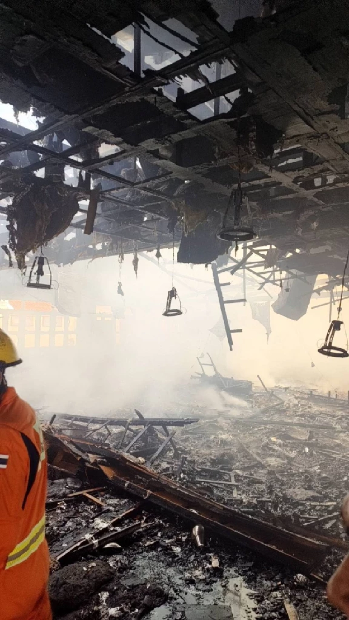 ไฟไหม้วัดพิชยญาติการามวรวิหาร เขตคลองสาน – เพลิงลุกโหมกลางวัน