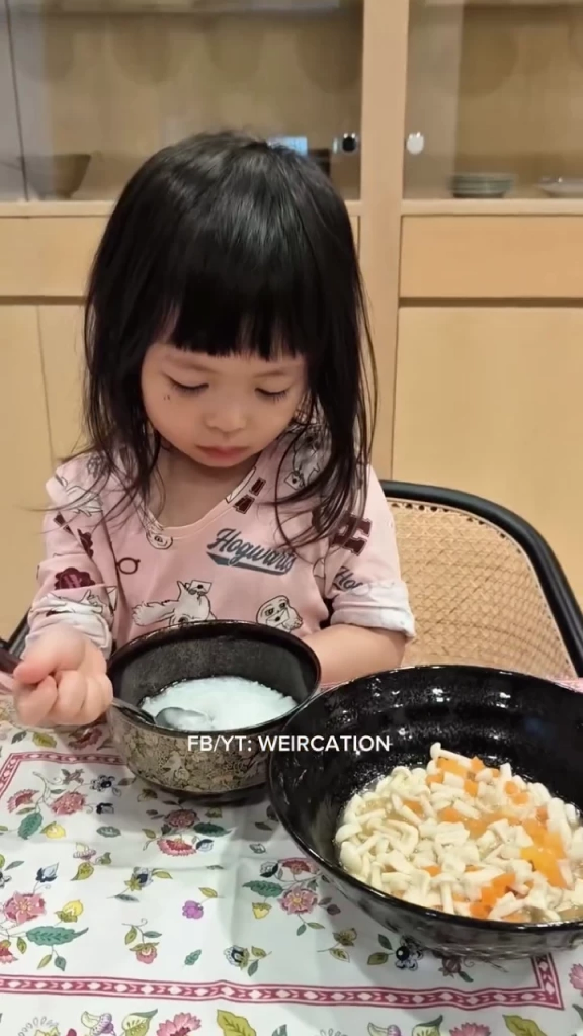 “น้องวิริน” วัย 3 ขวบ ลงมือทำอาหารให้ “พ่อเวียร์” ด้วยตัวเอง