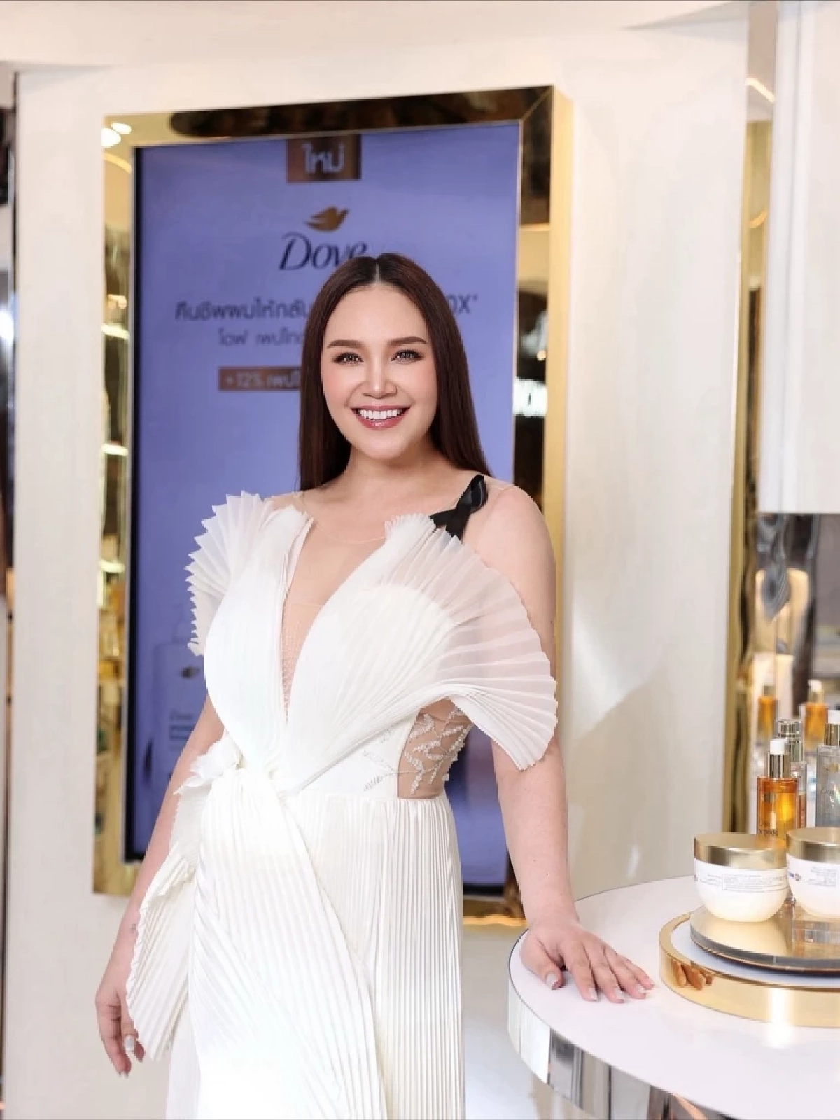 เปิดลุคใหม่ “ทาทา ยัง” ในชุดเดรสขาว สวยละมุน แฟนคลับใจละลาย