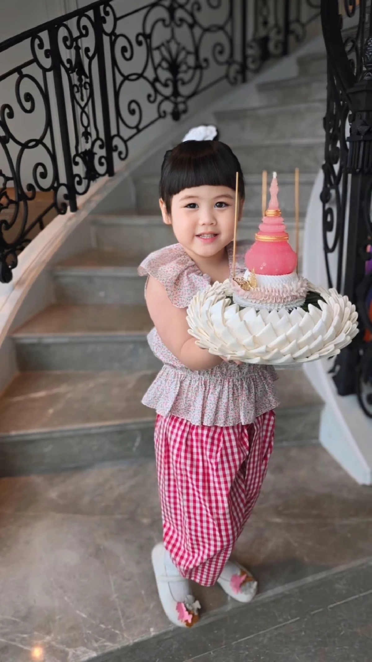 เก็บตกชุดลอยกระทงของดาราสาว FCเห็นแล้วใจละลายเกินต้าน