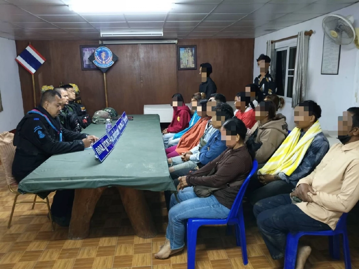 แรงงานกัมพูชาลอบข้ามแดนหวังหางานตลาดไท ถูกทหารบูรพาสกัดจับ