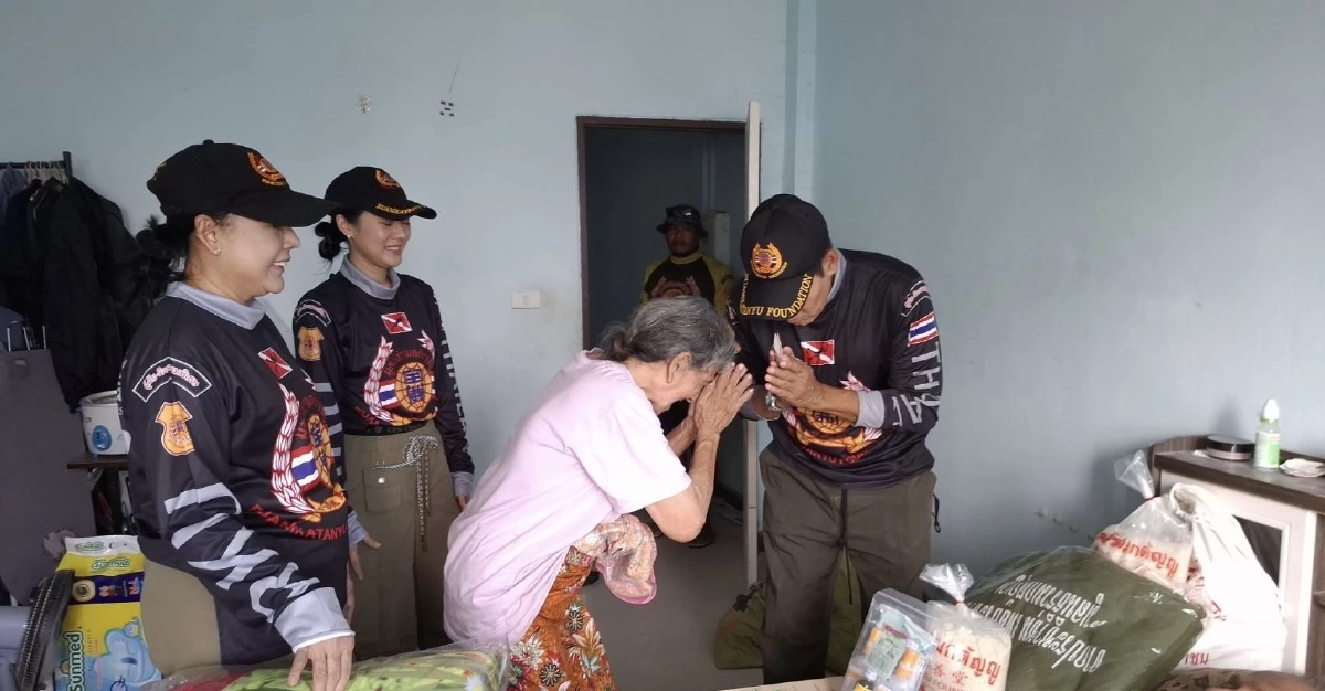 “ไทด์–ทับทิม” ลงพื้นที่หาดใหญ่ มอบของยังชีพ ช่วยผู้ป่วยติดเตียง