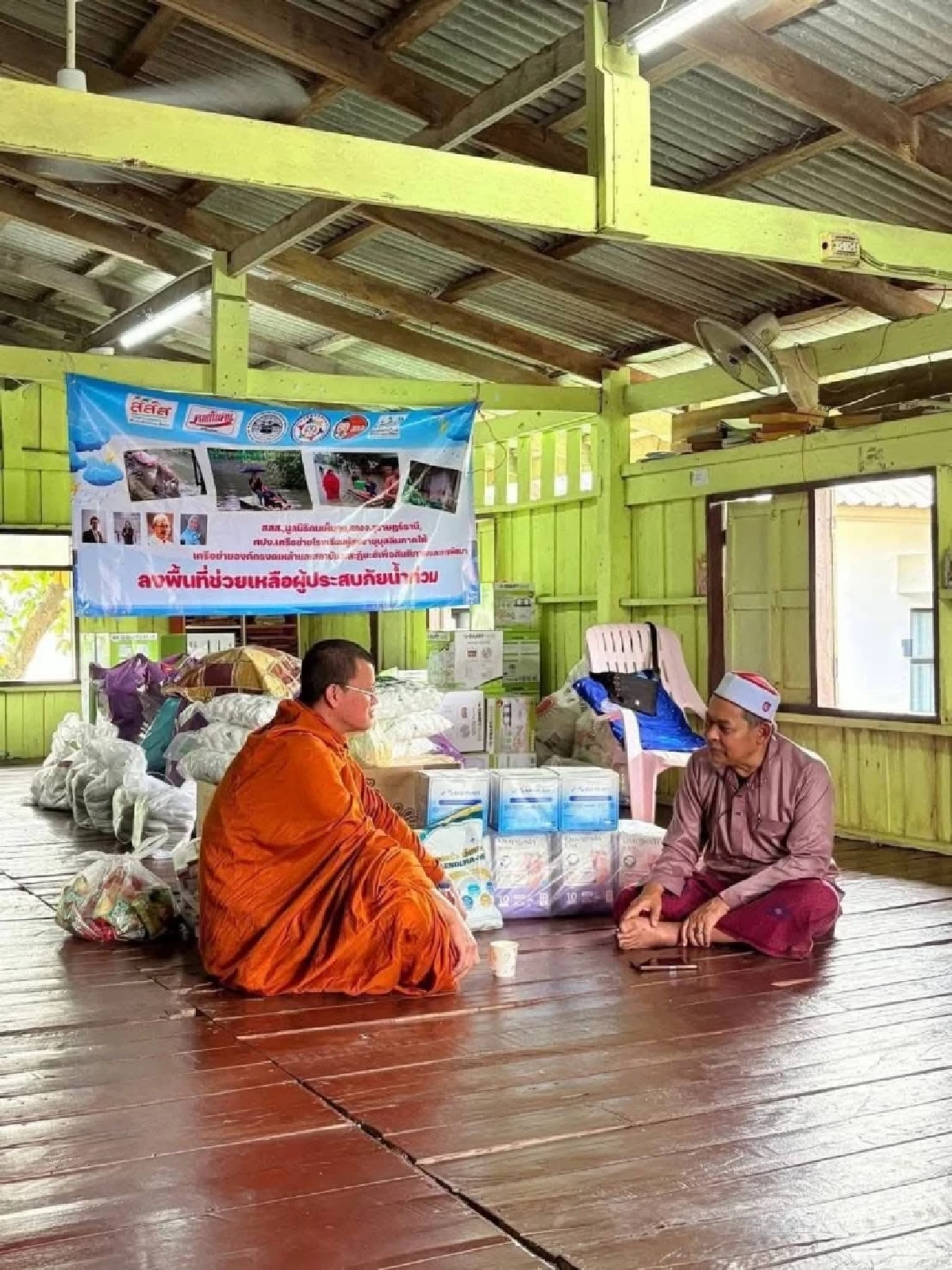 ต่างศาสนา… แต่อยู่ข้างกันเสมอ ภาพประทับใจในวันที่ทุกคนต้องการ