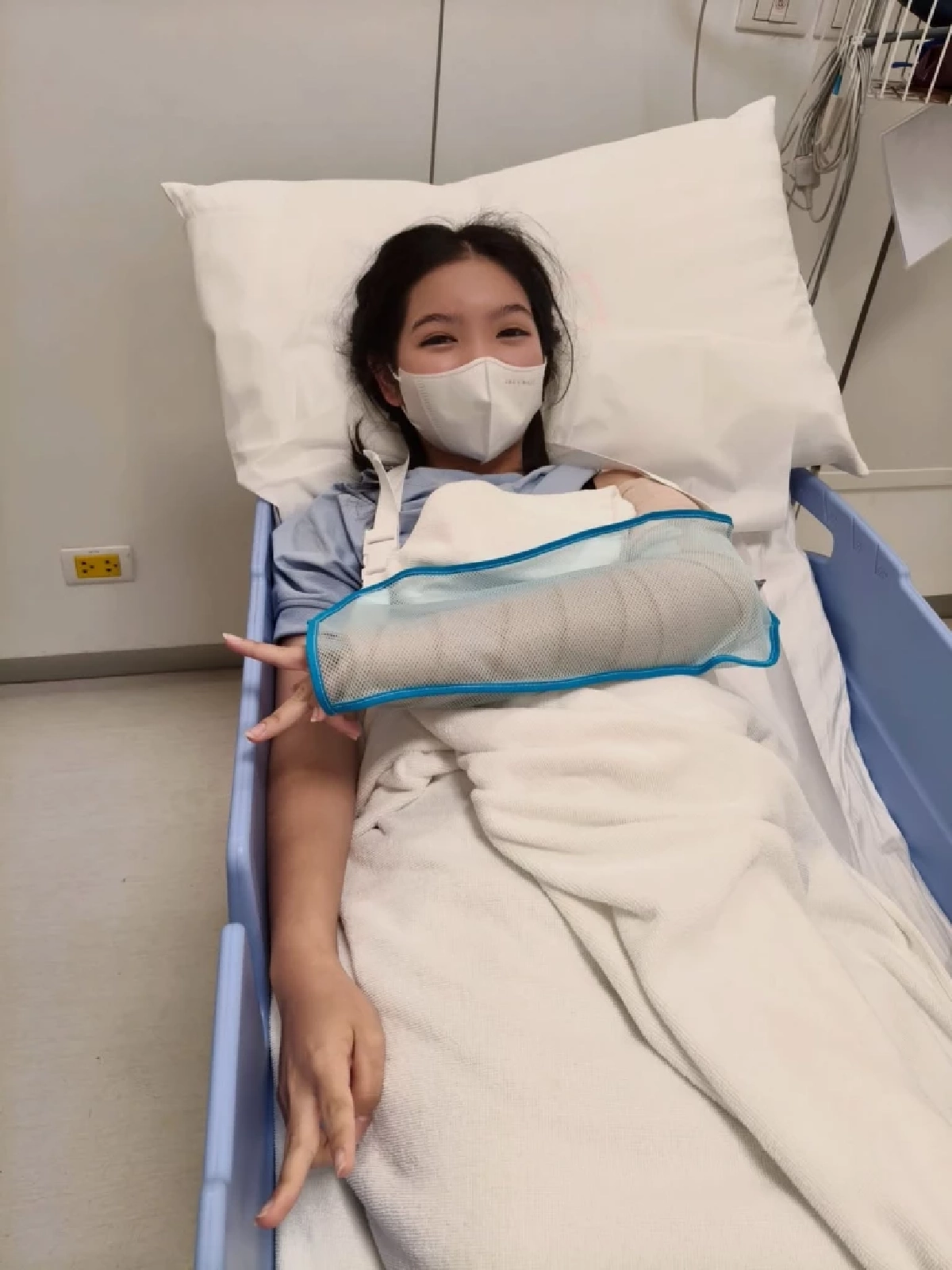 ลื่นล้มระทึก นาที \"น้องอินเตอร์\" แขนหัก ต้องผ่าตัดดามเหล็ก