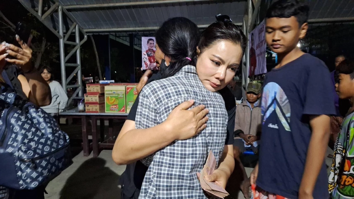 บุ๋ม ลงพื้นที่ชายแดน เยี่ยมผู้ป่วยติดเตียงและมอบเงินช่วยเหลือ