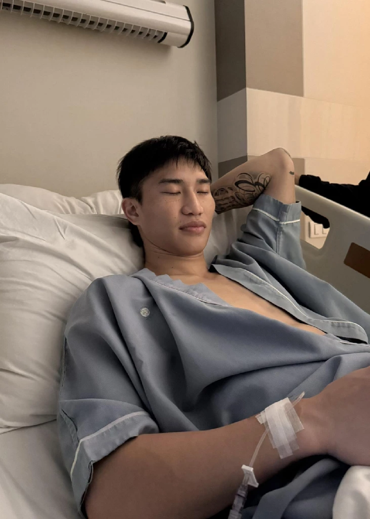 เคลื่อนไหวแล้ว "ตะวันฉาย" โพสต์สั้น ๆ หลังโดนนักชกจีนเตะเจ็บหนัก