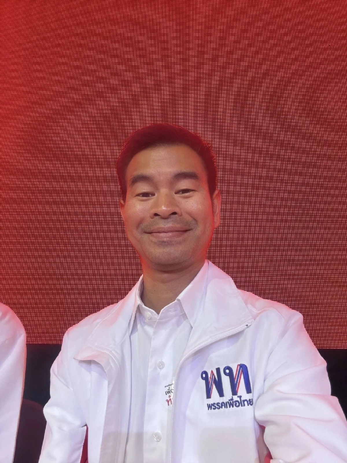 ไม่ทิ้งบ้านเกิด “ใหม่ วงไอน้ำ” ลุยการเมือง ลงสมัคร ส.ส.บุรีรัมย์