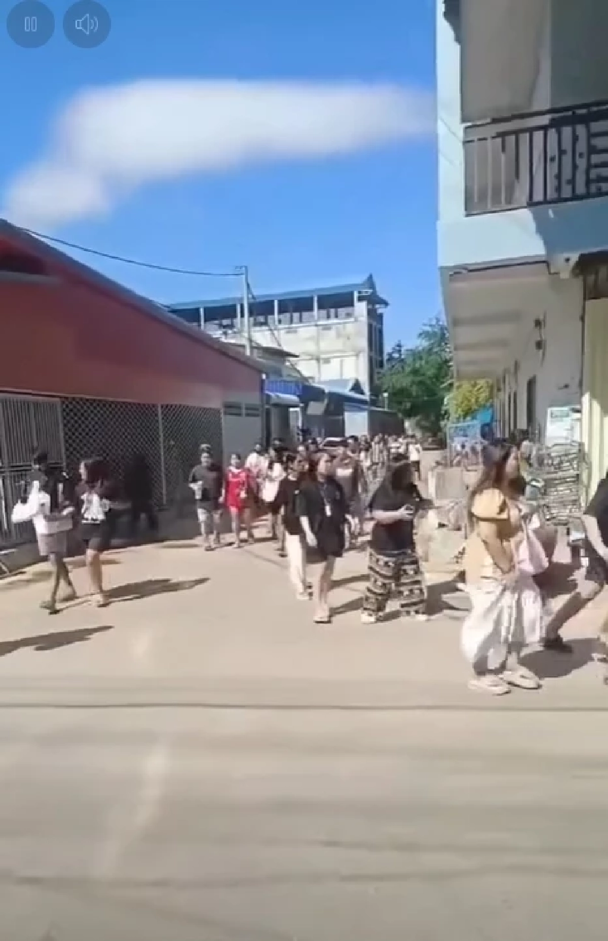 อยู่ไม่ได้แล้ว สแกมเมอร์ปอยเปตแห่หนี หลังทหารเขมรยึดตึกตั้งฐาน