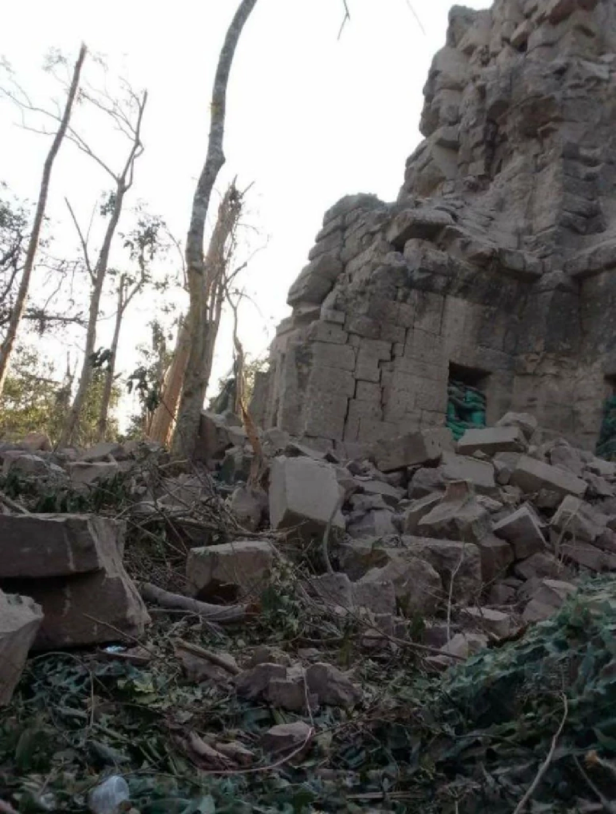 เศร้าใจภาพล่าสุด "ปราสาทตาควาย" พังยับเสียหายอย่างหนัก