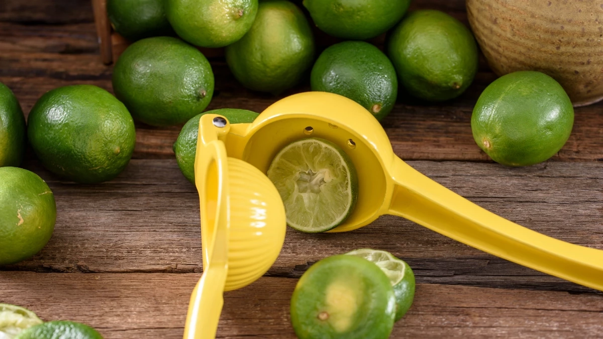 สดชื่นแต่อาจเสี่ยง เปิด 6 กลุ่มคนควรเลี่ยงดื่มน้ำมะนาว