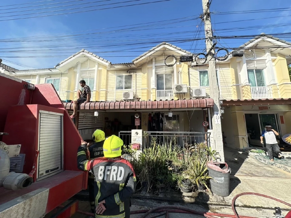 ไฟไหม้ทาวน์เฮ้าส์ย่านสะแกงาม 14 ดับเพลิงคุมสถานการณ์ได้ทัน