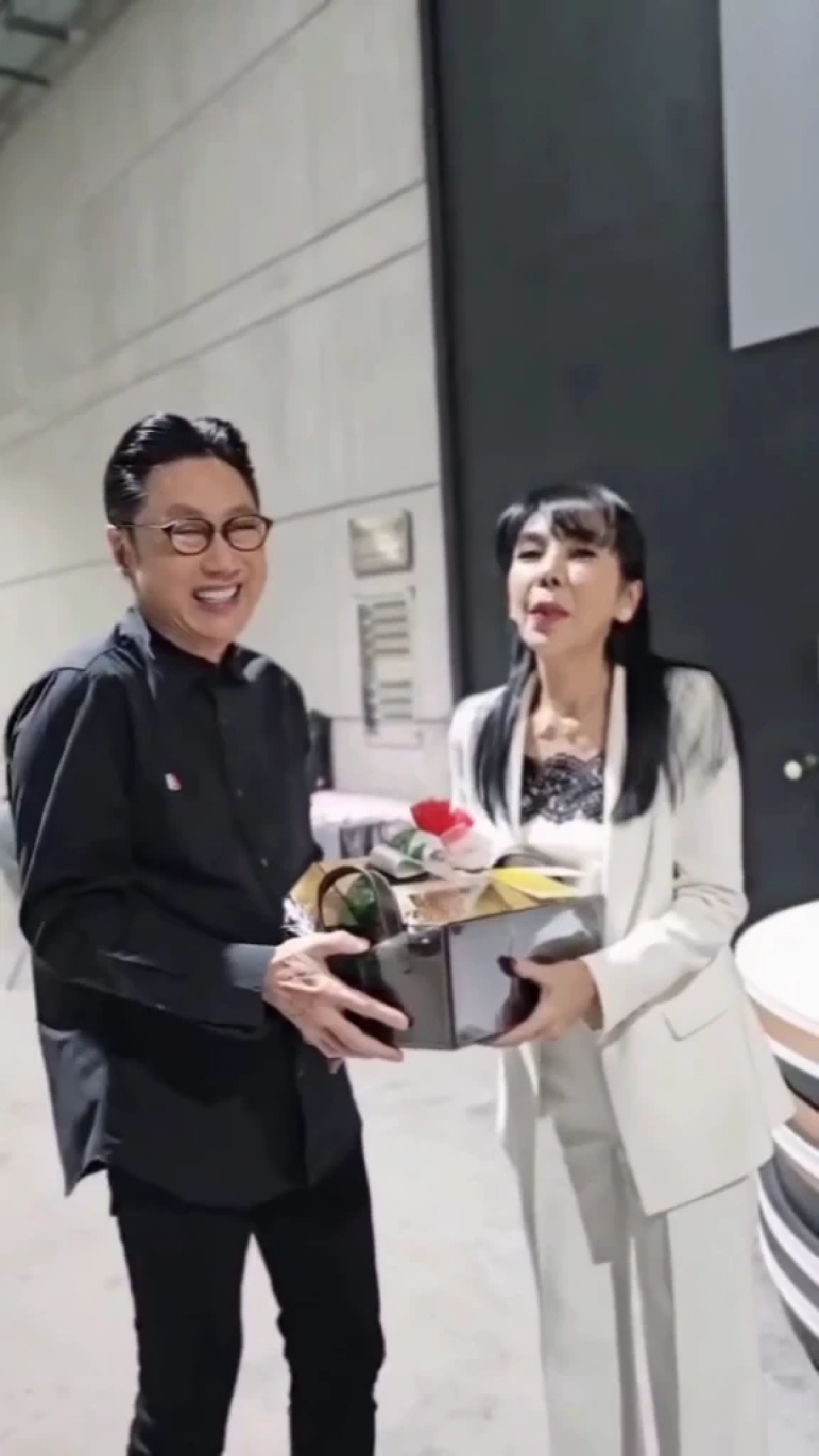 สองพิธีกรระดับตำนานกลับมาเจอกันอีกครั้ง เติมเต็มความทรงจำ