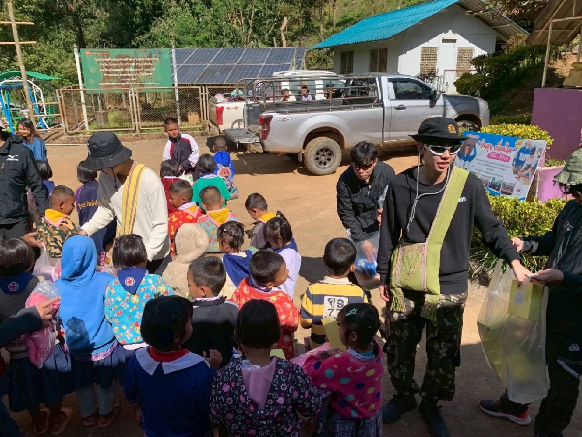 นุ๊ก-ปาย นำทีม “ปันสุขเพื่อน้อง” ปรับปรุงโรงเรียนห่างไกล