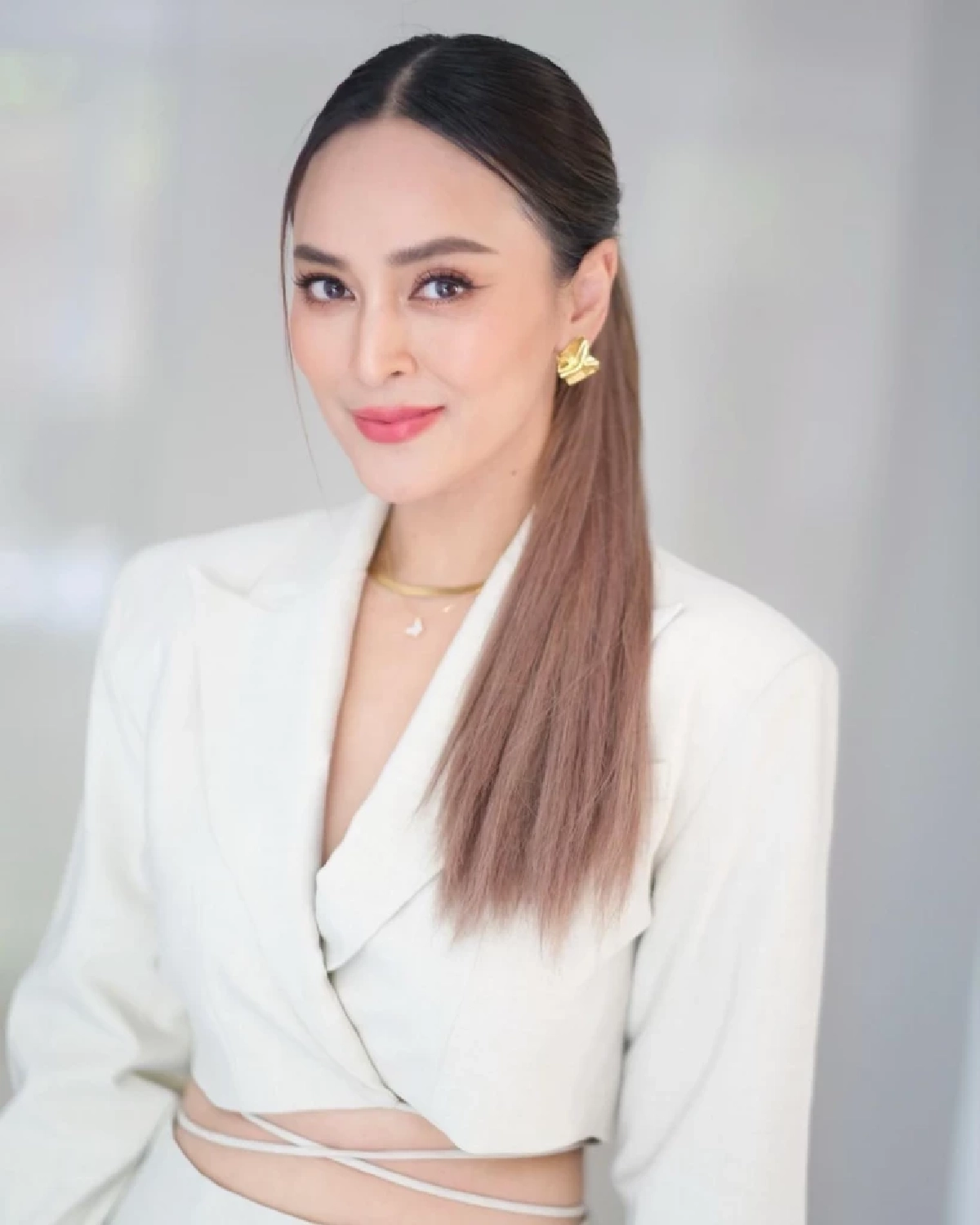 เปิดนาทีบุกรวบ \"นานา ไรบีนา\" คาบ้านพักย่านพระโขนง ในข้อหาฉ้อโกง