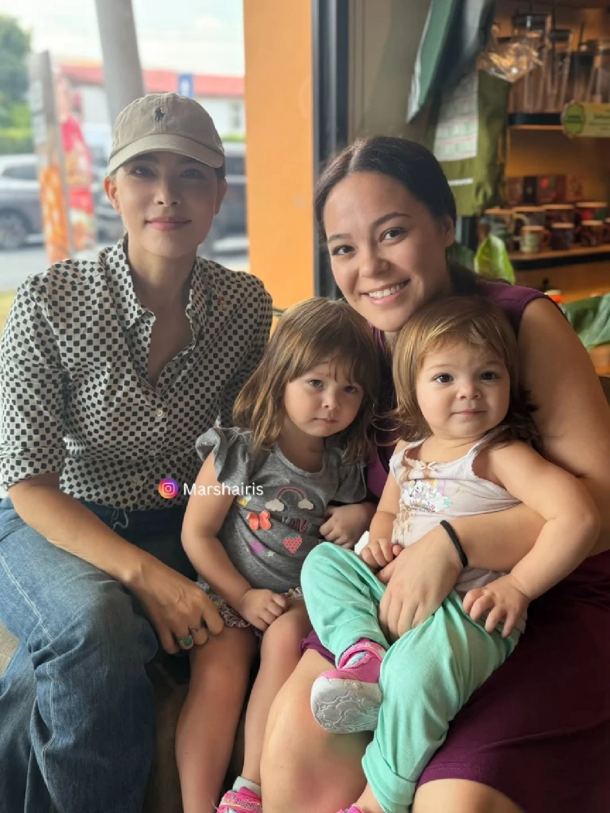 ตะลึงทั้งไทม์ไลน์! “มาช่า วัฒนพานิช” โพสต์ภาพครอบครัว  