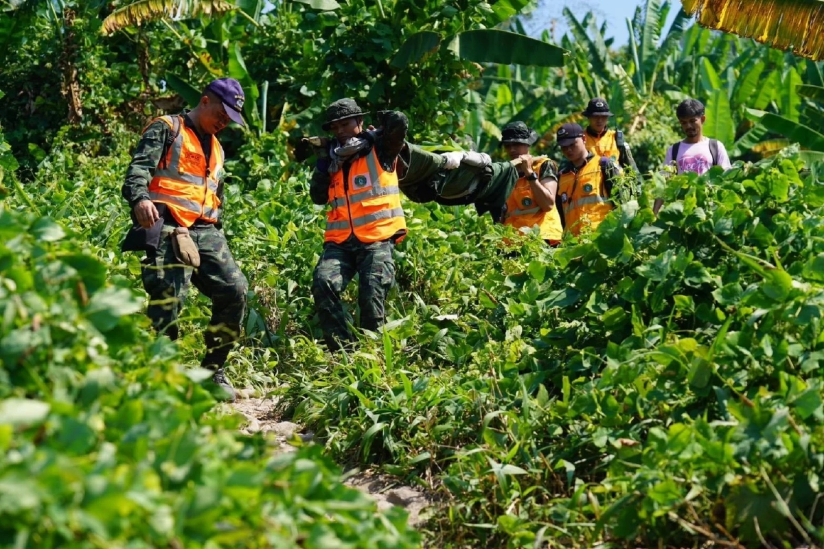 ภารกิจสำเร็จ! ชุดสุนัขค้นหาทบ. พบผู้สูญหายหลังติดป่า 4 วัน 3 คืน