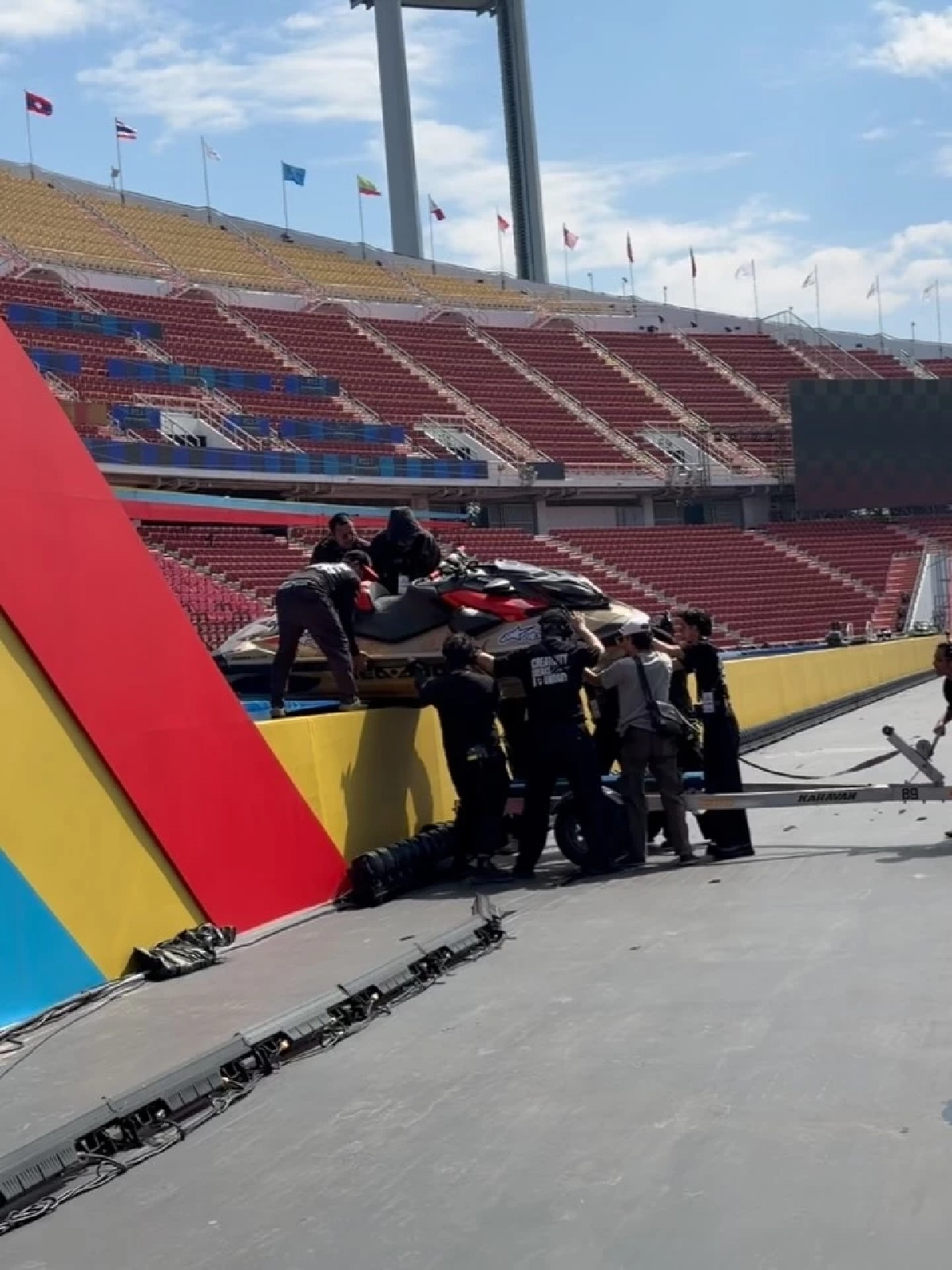 “เปิ้ล นาคร” ปลื้มสุดใจลูกชาย โชว์เจ็ตสกีเปิดซีเกมส์ ครั้งที่ 33