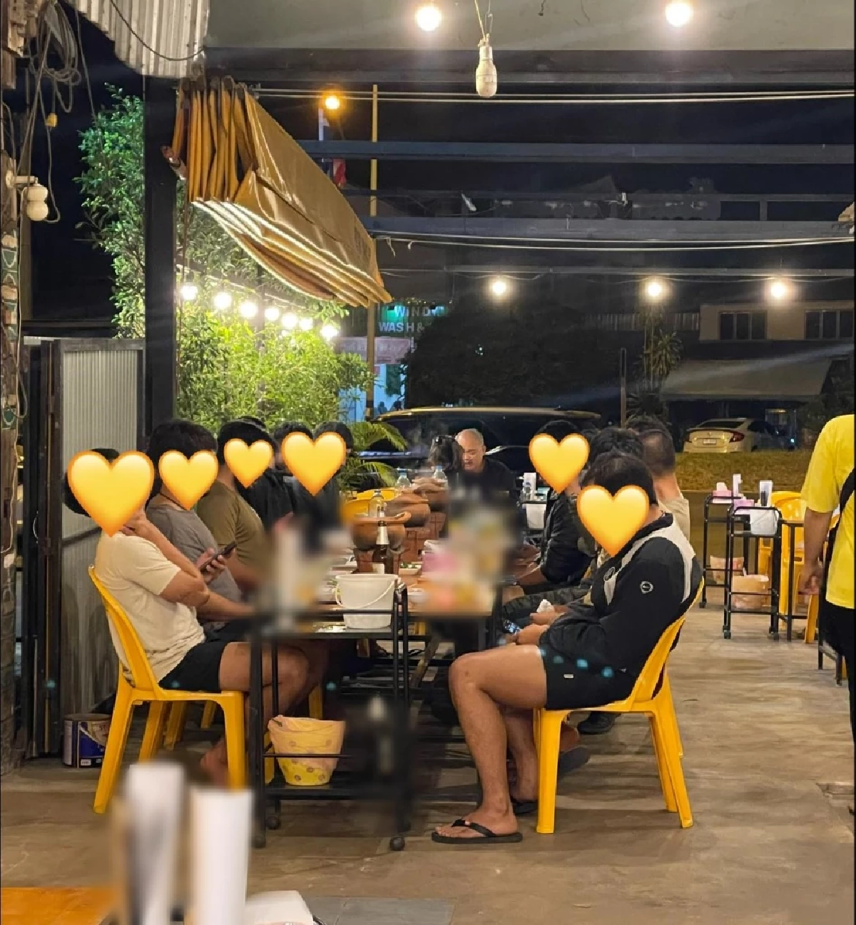 คุณหมอ พูดทันทีหลังเห็นกลุ่มทหาร 20 นาย มานั่งทานข้าว เจ้าของร้านฟังยังซึ้ง