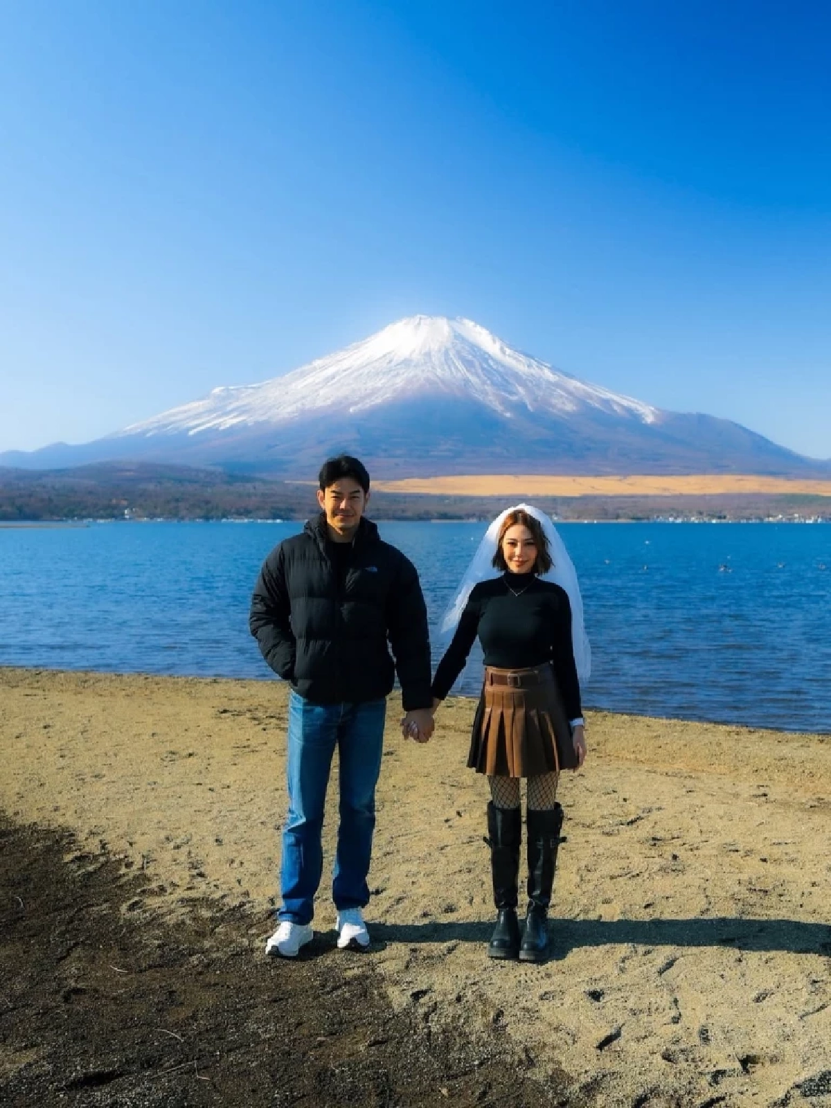 “อาร์ต พศุตม์” คุกเข่าขอแฟนสาวแต่งงานกลางทริปญี่ปุ่น