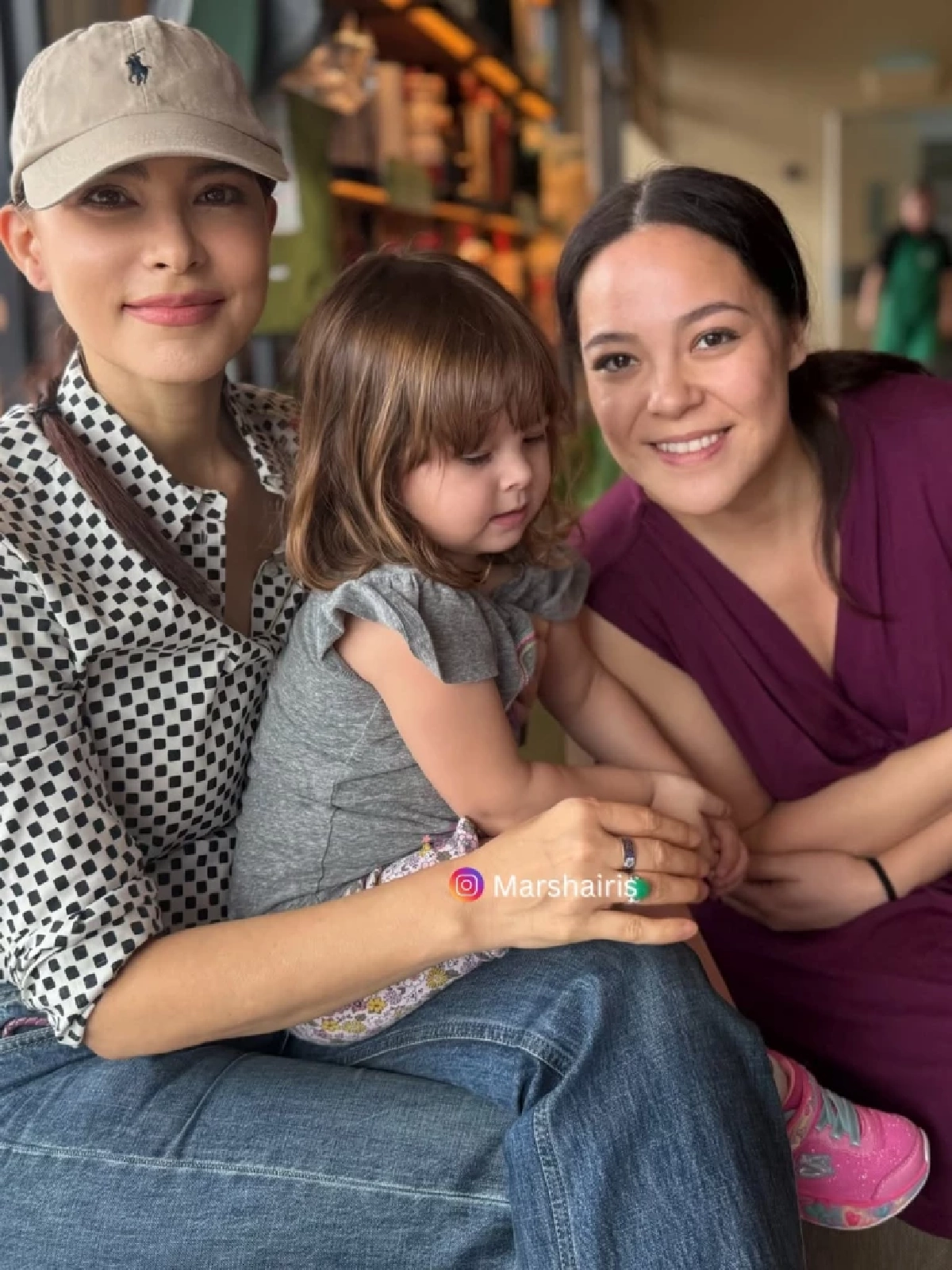 ตะลึงทั้งไทม์ไลน์! “มาช่า วัฒนพานิช” โพสต์ภาพครอบครัว  