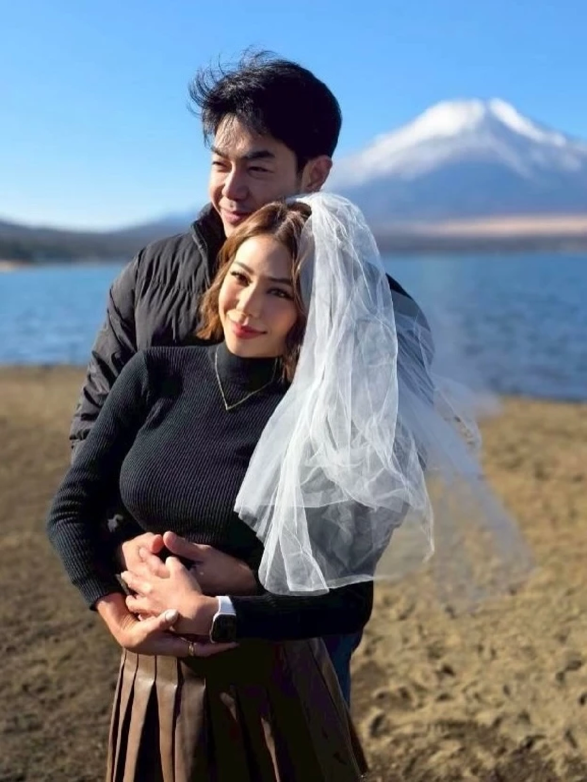 “อาร์ต พศุตม์” คุกเข่าขอแฟนสาวแต่งงานกลางทริปญี่ปุ่น