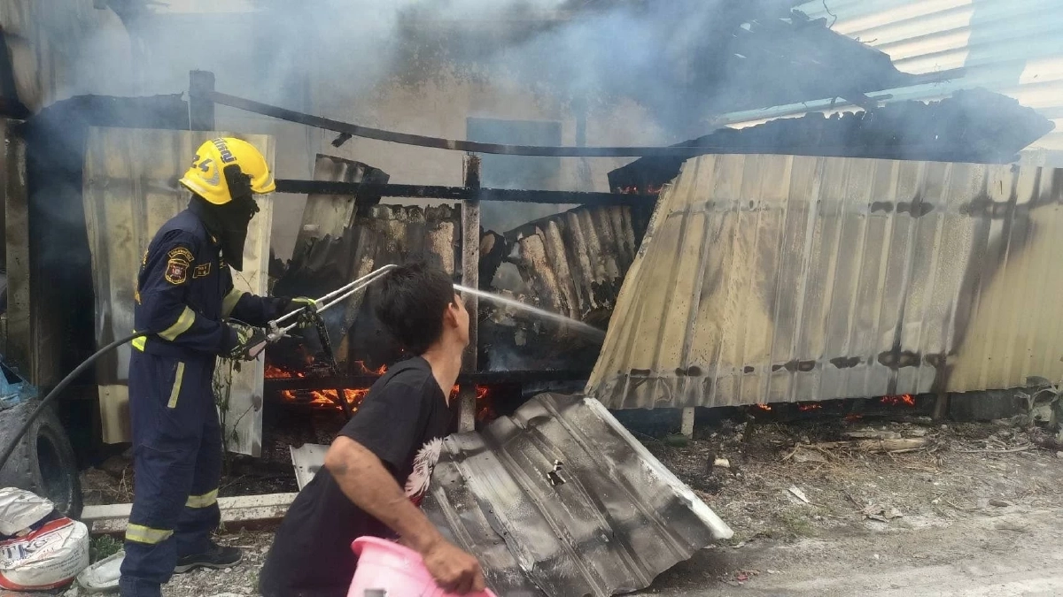 เพลิงไหม้บ้านเรือนประชาชนภายในหมู่บ้าน จ.สมุทรปราการ