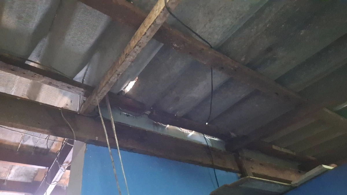 หนุ่ม 35 พลัดตกหลังคา ญาติคิดว่าไม่หนัก ก่อนสิ้นใจคาบ้าน